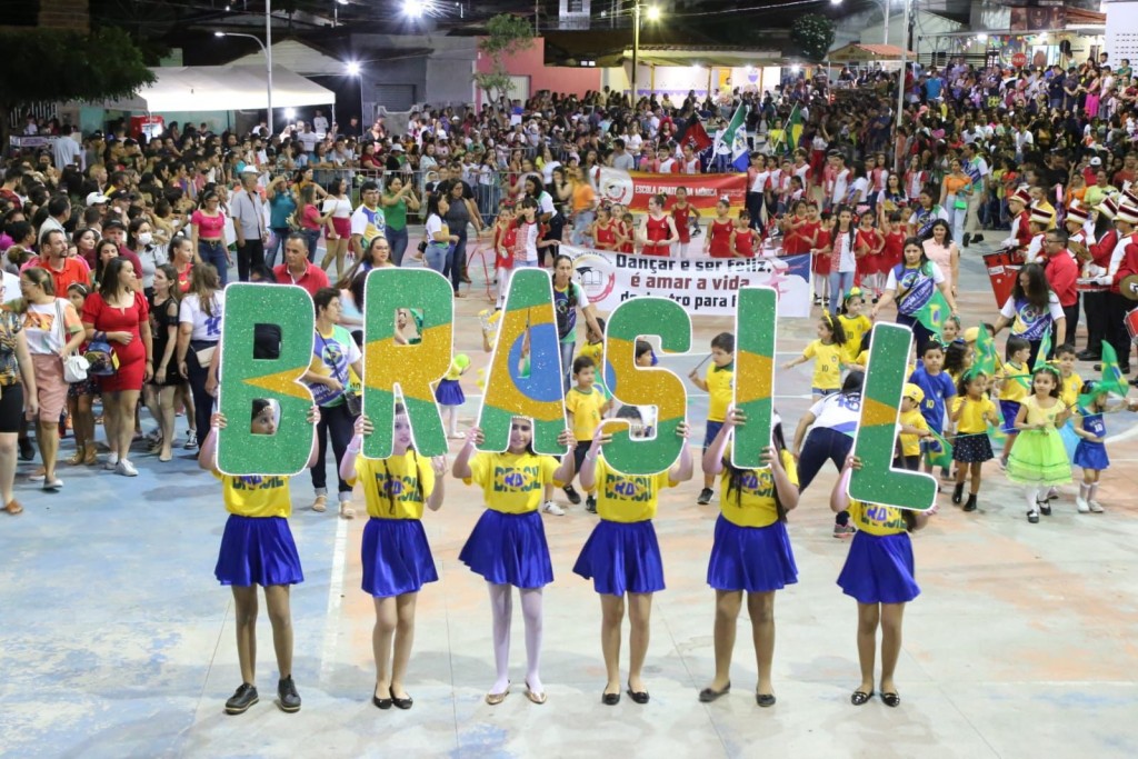 Desfile Cívico em alusão aos 200 anos de Independência do Brasil.